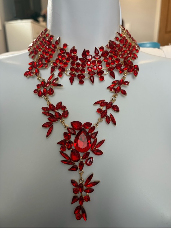Aratta Silent Journey Jewelry - NWOT Aratta- Dramatic Red Crystal Bib Necklace with Gold-Tone Setting